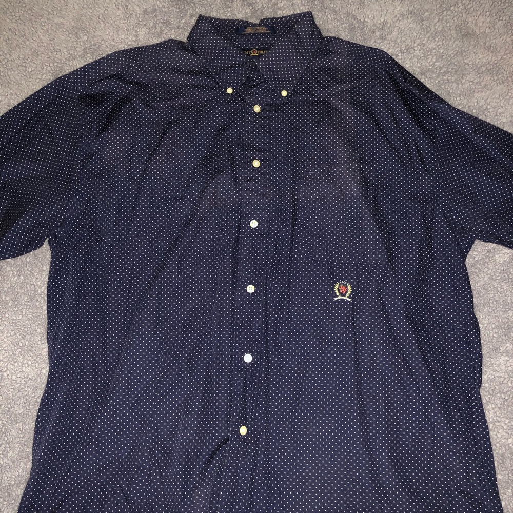 Men’s long sleeve buttoned down dress shirt